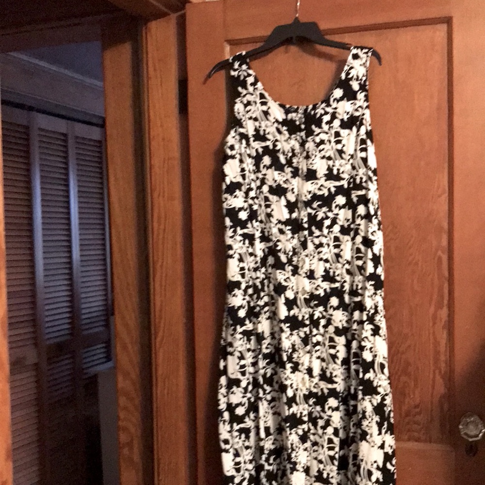 Maxi button down,designer is BFA.Black and white